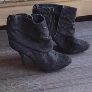 Jennifer Lopez high heel ankle boot shoes in black size 7 1/2